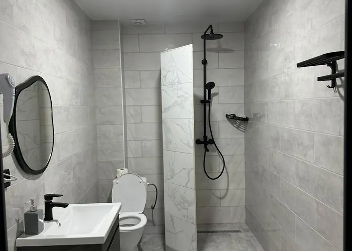 Hotel Oasis New 2025